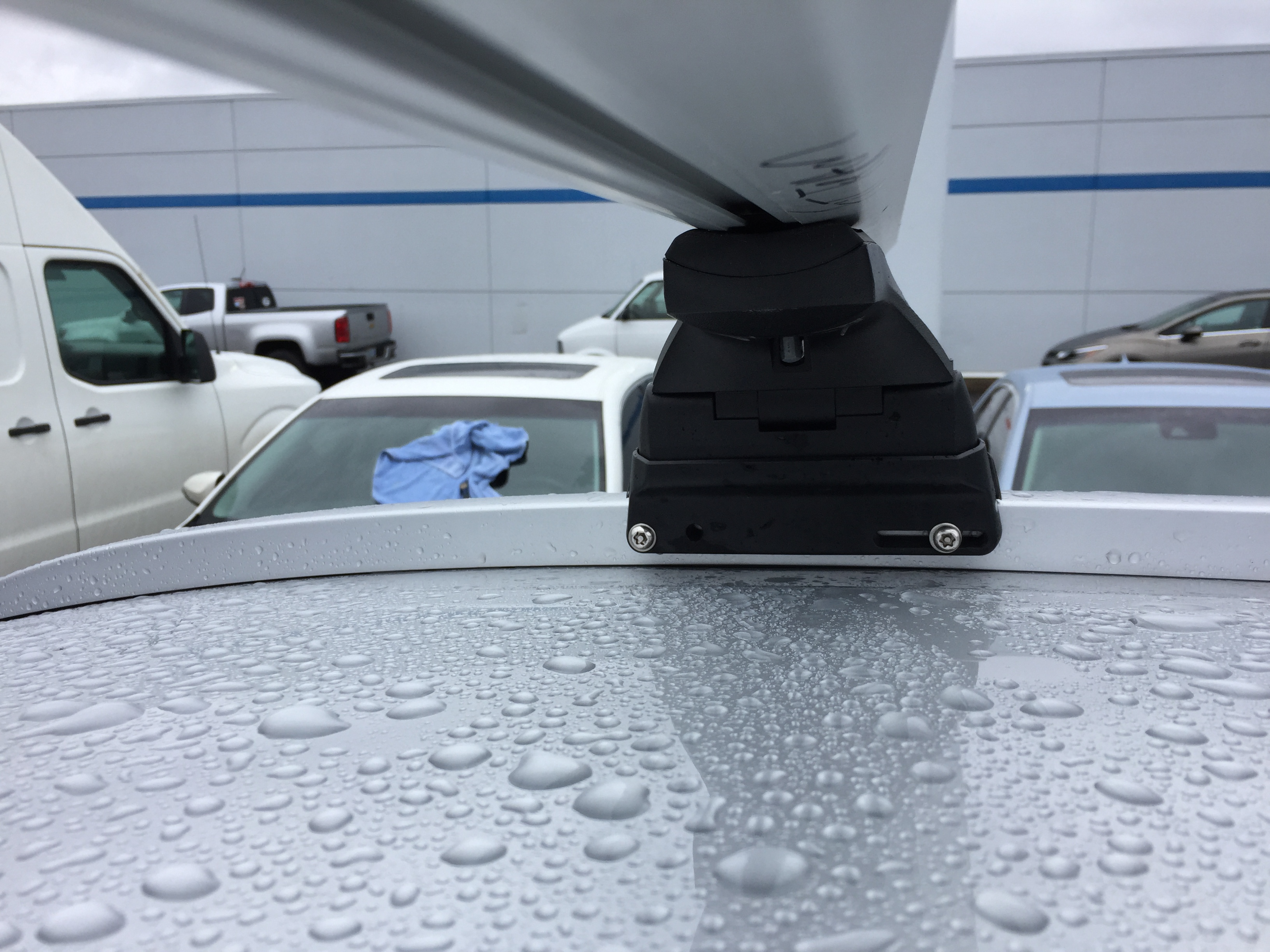 Bolt on roof online rack mounts