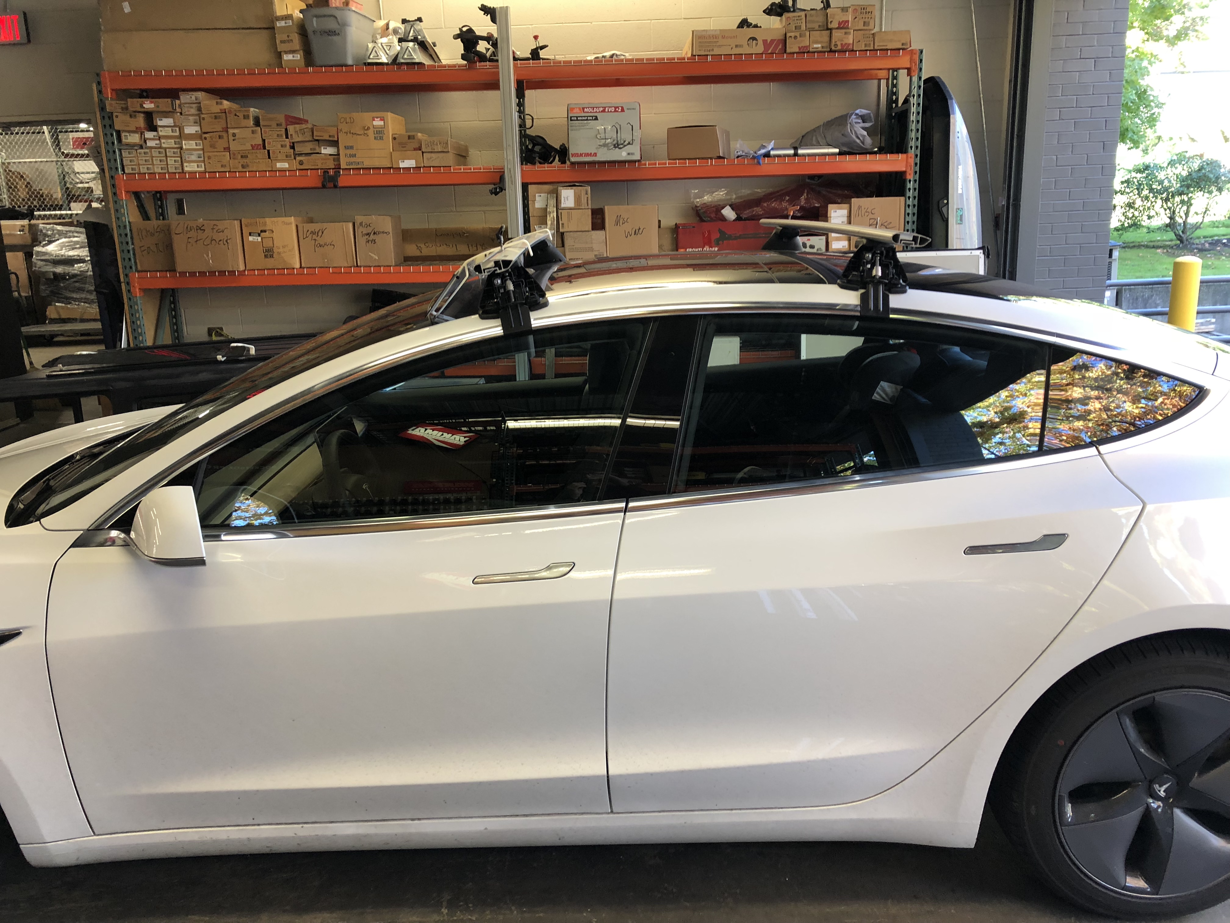 Model y best sale roof rack yakima